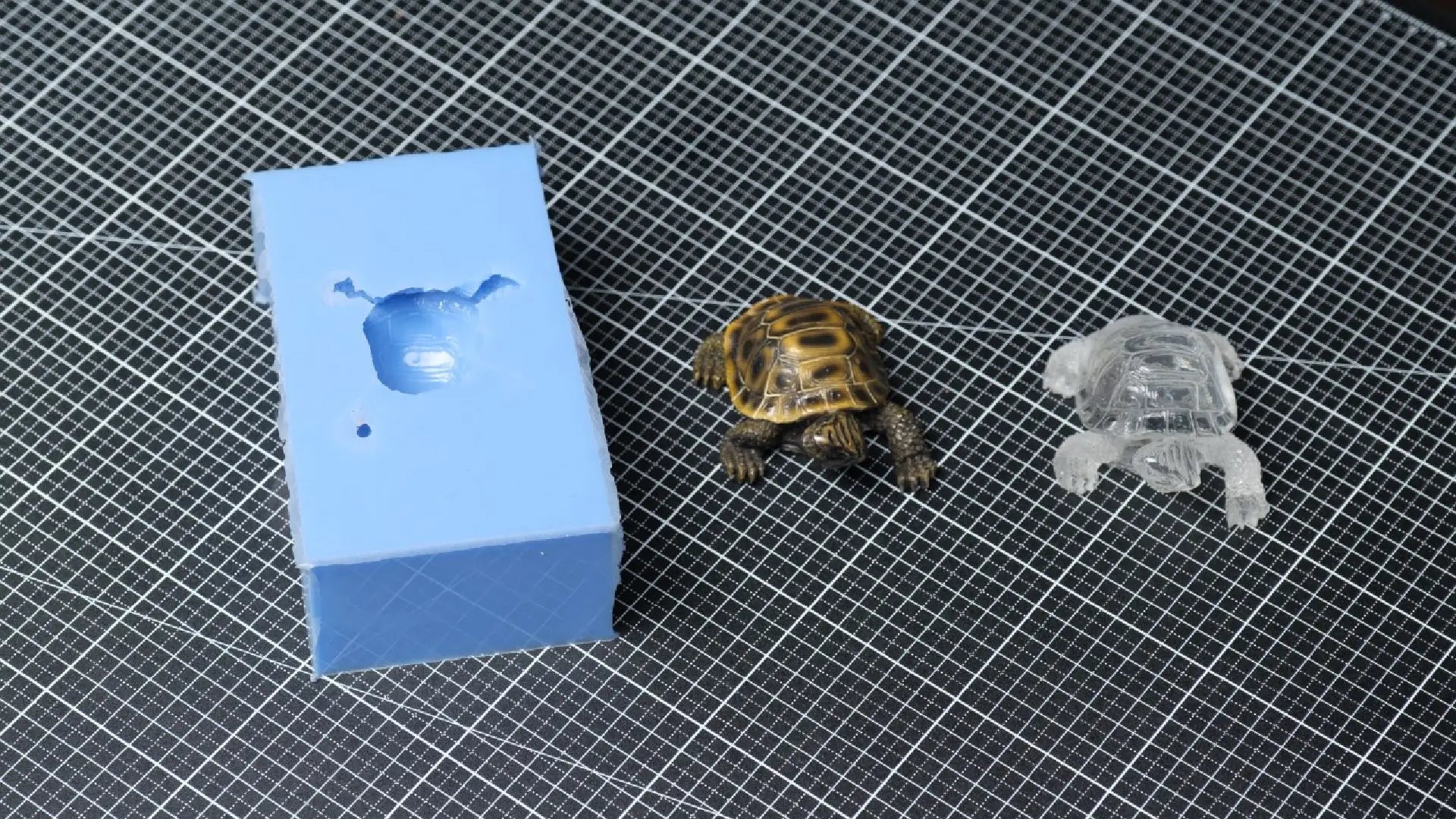 Silikonform einer Schildkröte zum Gießen von Epoxidharz. Silikonform einer Schildkröte zum Gießen von Epoxidharz.